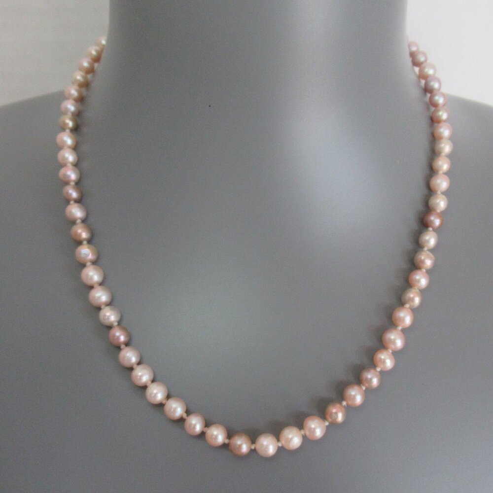 VTG 16 Inch Hand-knotted Pink Pearl Necklace with 14K Gold Clasp, 5.5mm Pearl
